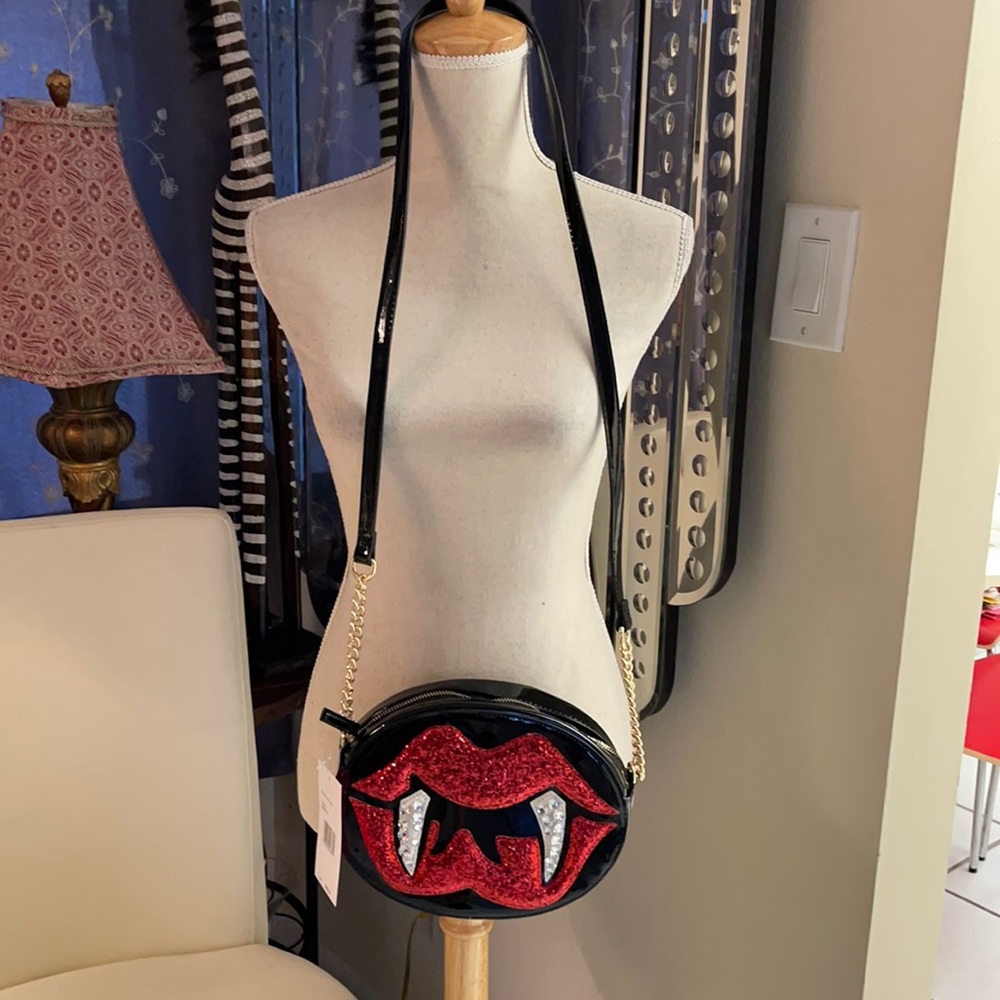 NWT Betsey Johnson Sparkly Lips/Fangs Crossbody